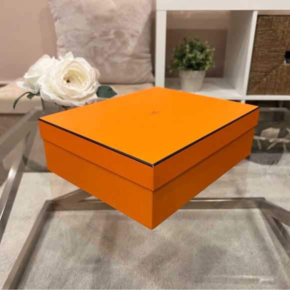 Hermes Gift Box - Picture 3 of 9